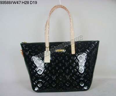 Louis Vuitton M93588 black/gray