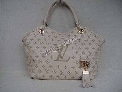 Louis Vuitton M95017 beige white