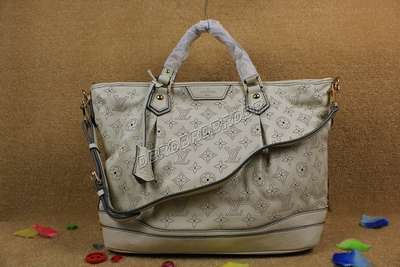 Louis Vuitton M93177 beige white