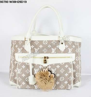 Louis Vuitton M93793 white